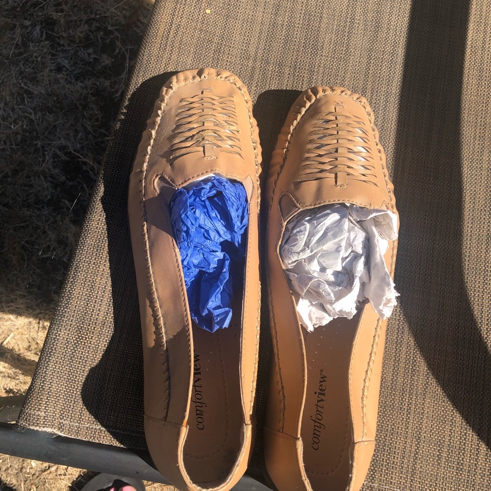 Shoes - Picture 2 of 4